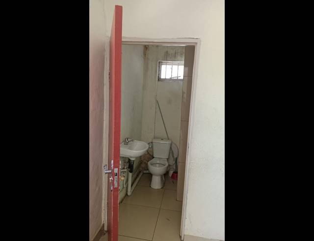 2 BEDROOM PROPERTY TO RENT IN LOMBARDY EAST